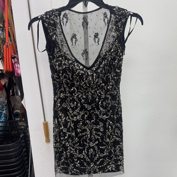 Mori Lee Dresses & Skirts - Mori Lee Black and Gold Mini Dress Size 4